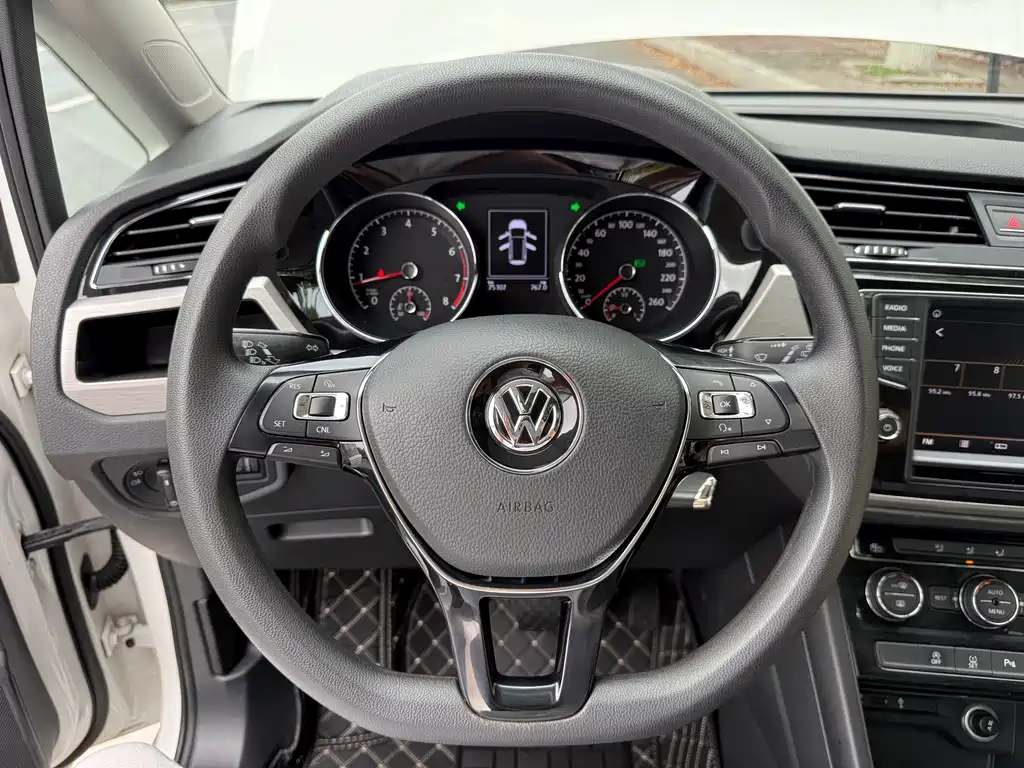 Volkswagen Touran 2018 — фото 8