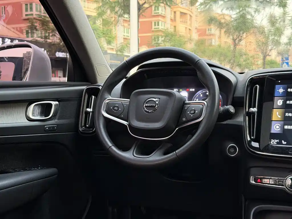 Volvo XC40 2020 — фото 18