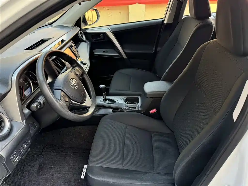 Toyota RAV4 2016 — фото 11