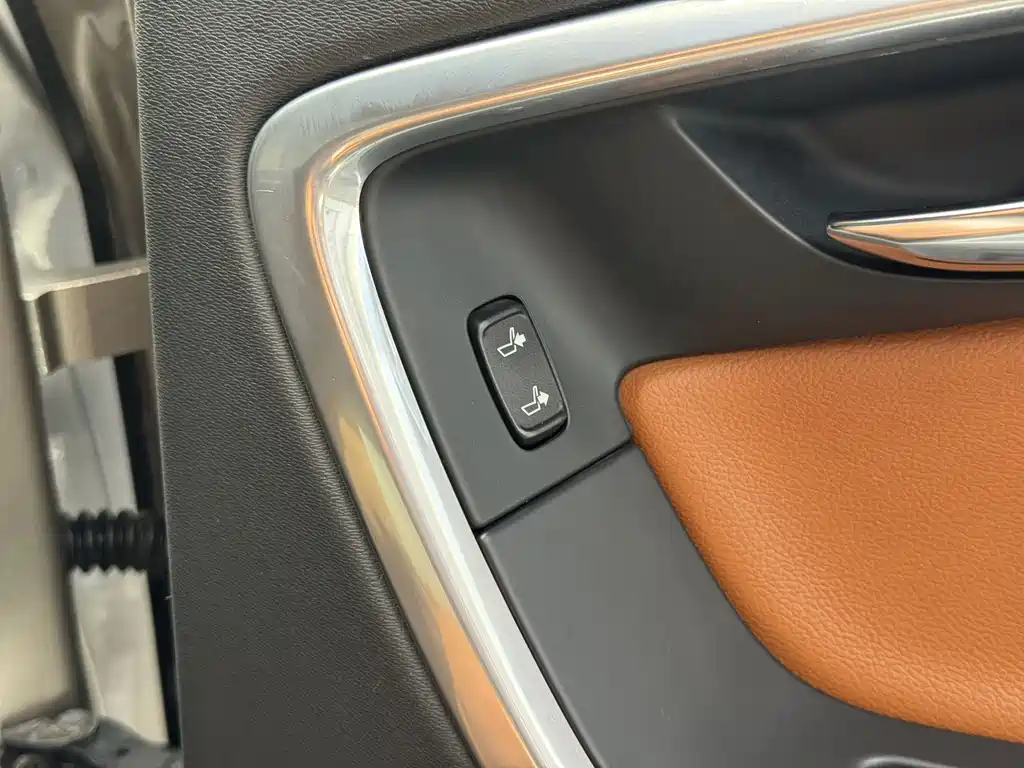 Volvo S60 2016 — фото 15