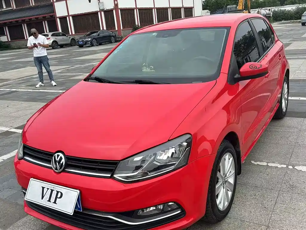 Volkswagen Polo 2015 — фото 1