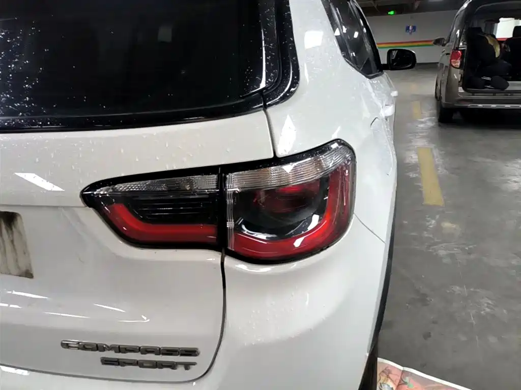 Jeep Compass 2017 — фото 24