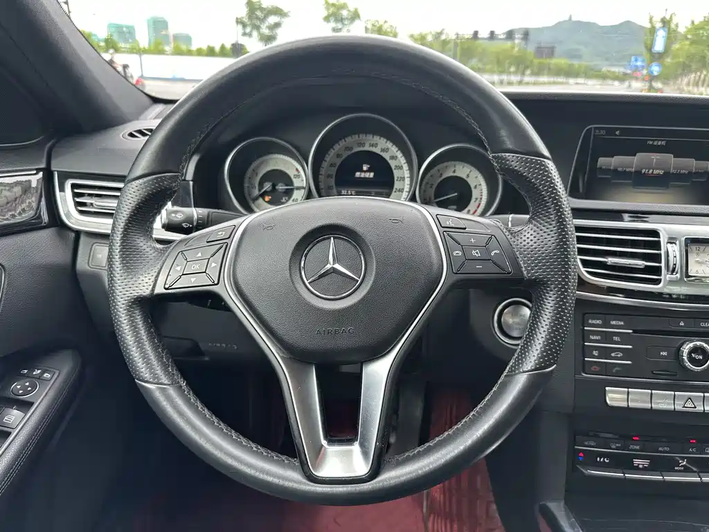Mercedes-Benz E-Class 2016 — фото 22