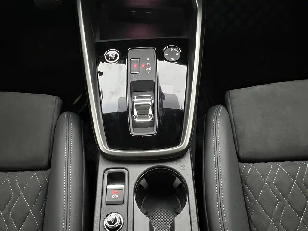 Audi A3 2023 — фото 12