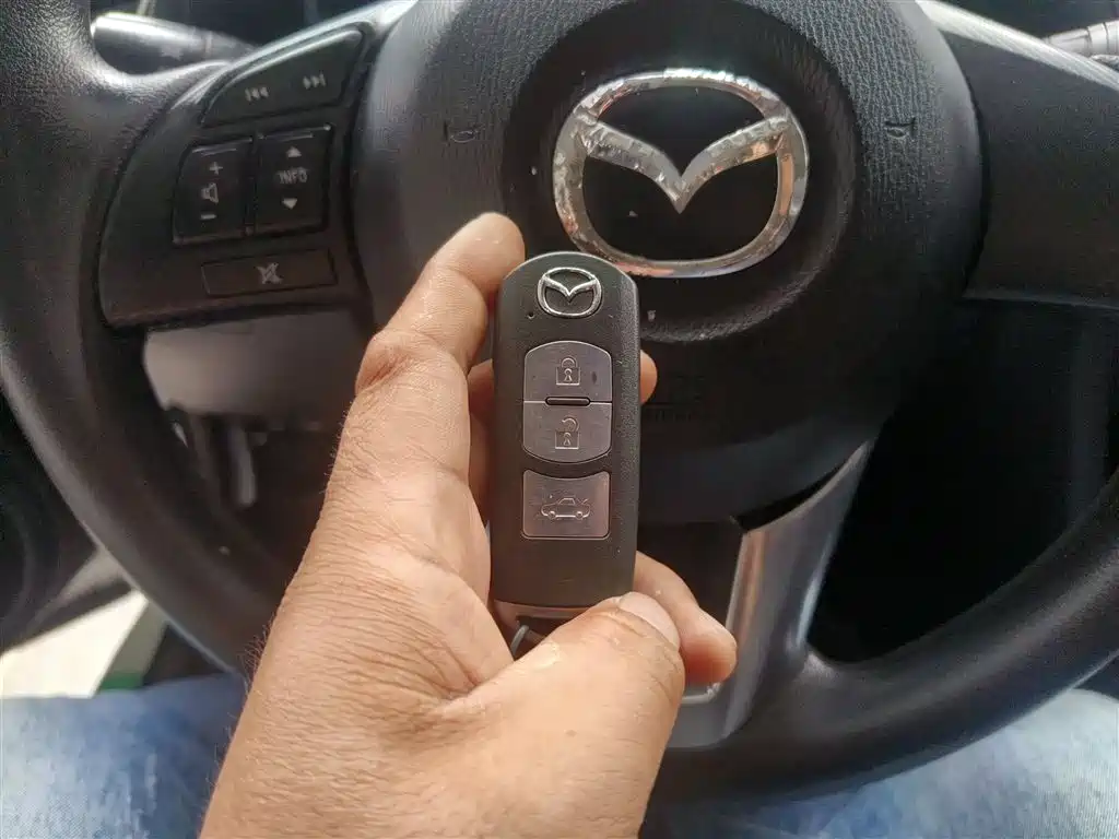 Mazda 3 Axela 2015 — фото 9