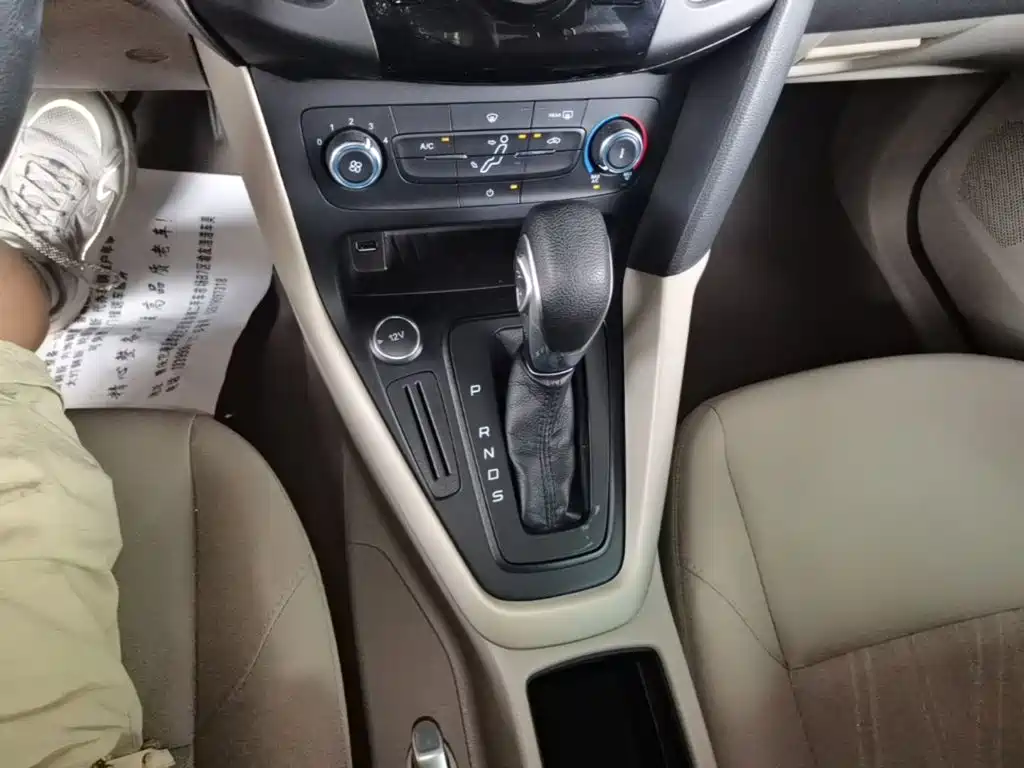 Ford Focus 2017 — фото 14