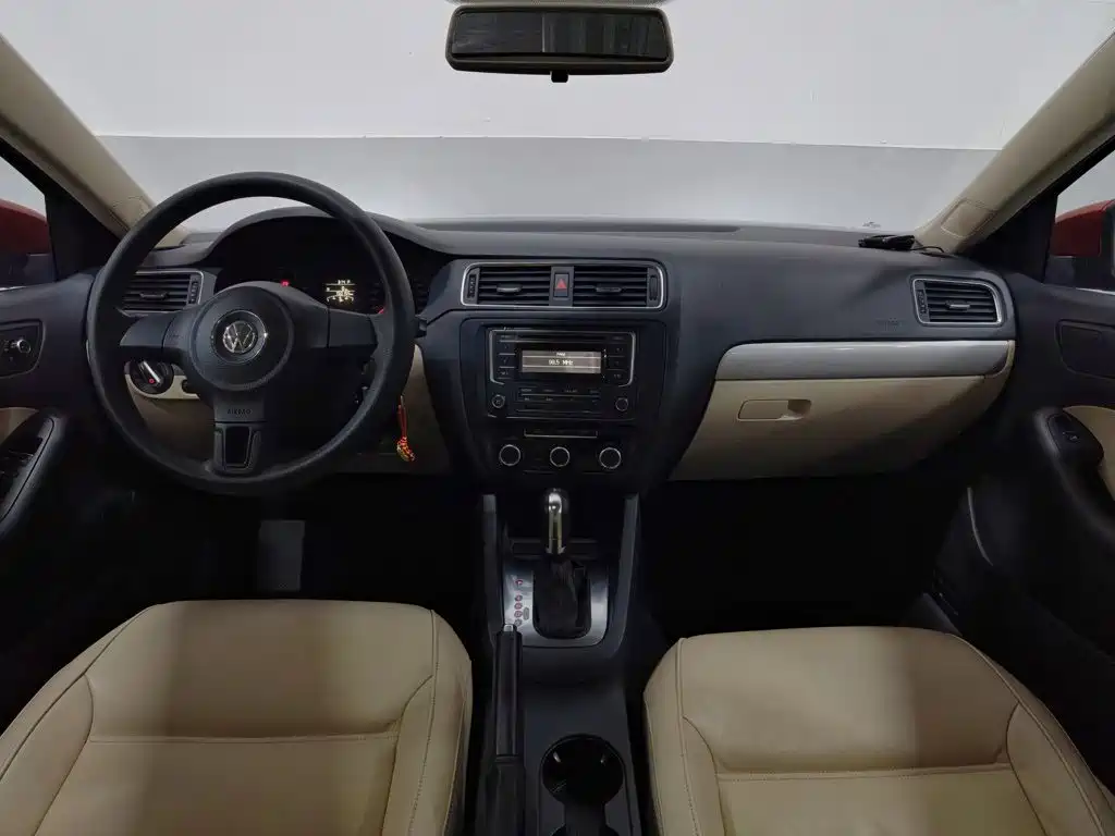 Volkswagen Sagitar 2013