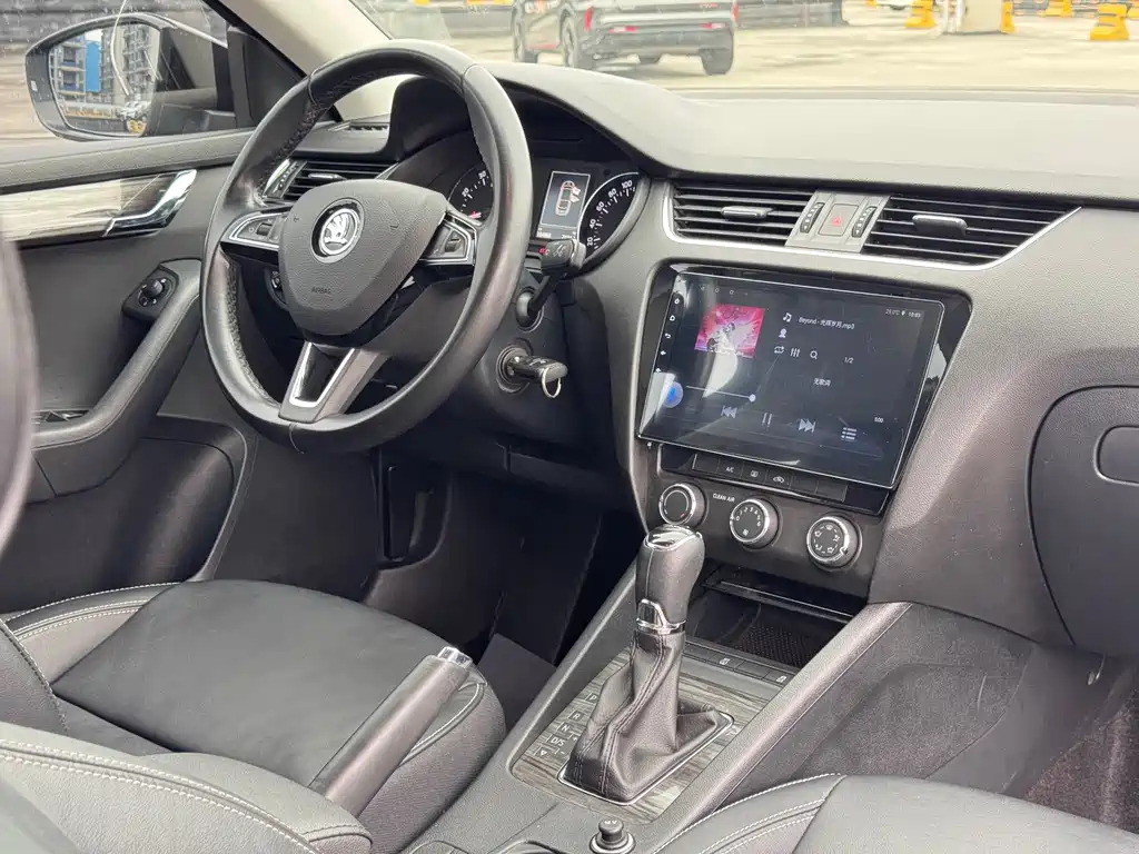 Skoda Octavia 2017 — фото 12