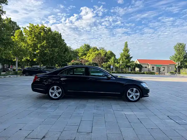 Mercedes-Benz S-Class 2011