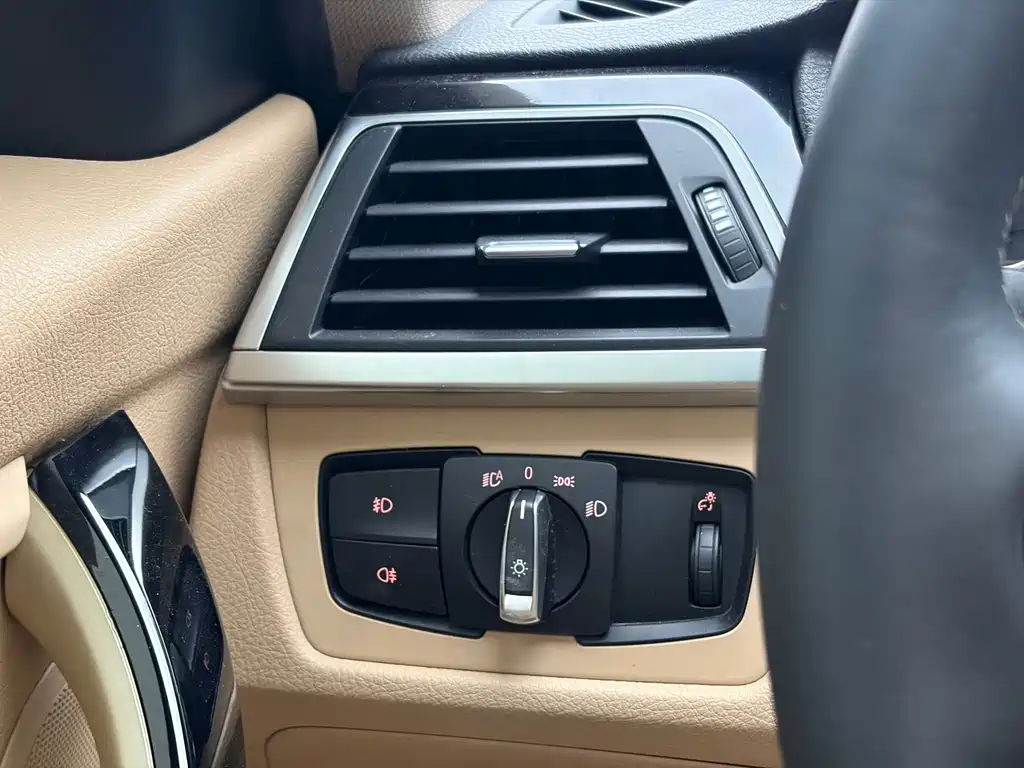 BMW 3 Series 2015 — фото 17