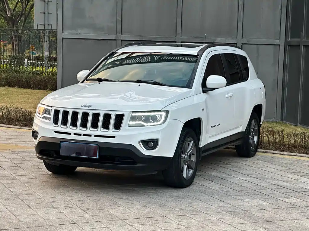 Jeep Compass 2015 — фото 1