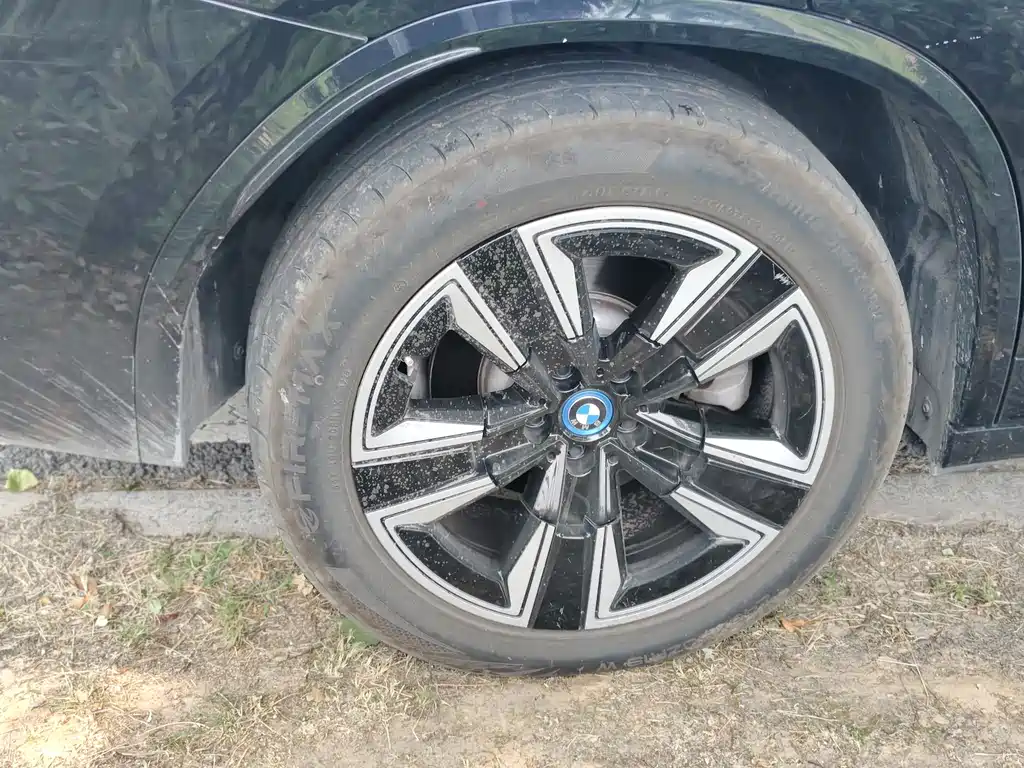 BMW iX3 2025 — фото 17