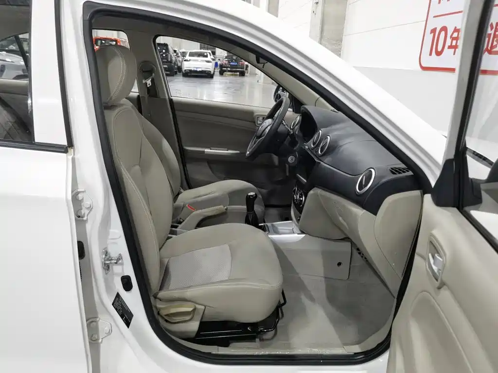 Changan Yuexiang V3 2017 — фото 23