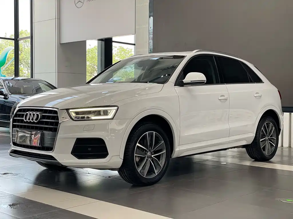 Audi Q3 2019 — фото 1