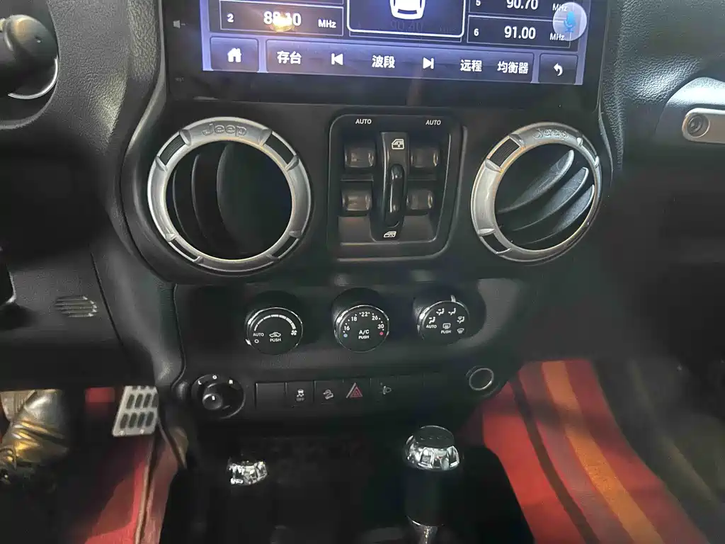 Jeep Wrangler 2015 — фото 16