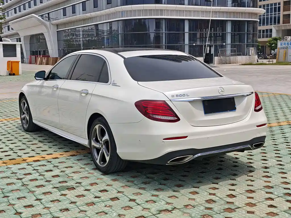 Mercedes-Benz E-Class 2019 — фото 6