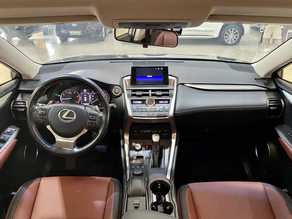 Lexus NX 2016 — фото 18