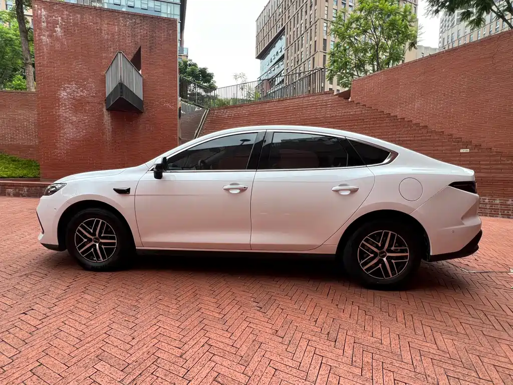 BYD Seal 05 DM-i 2025 — фото 9