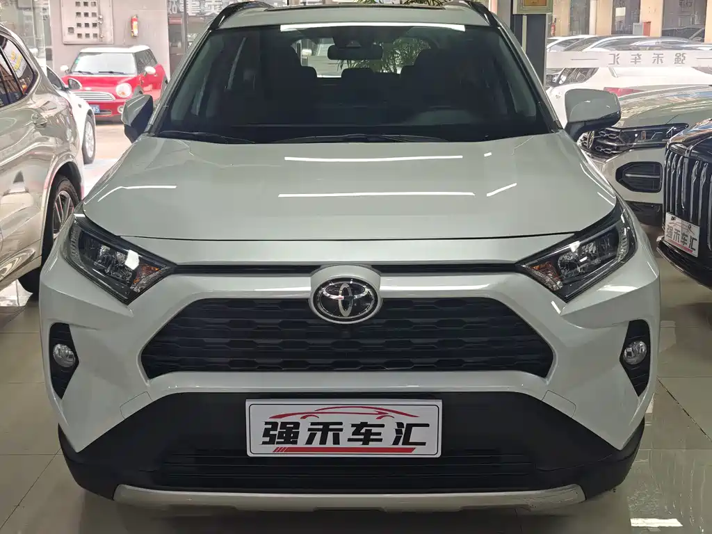 Toyota RAV4 2023 — фото 2