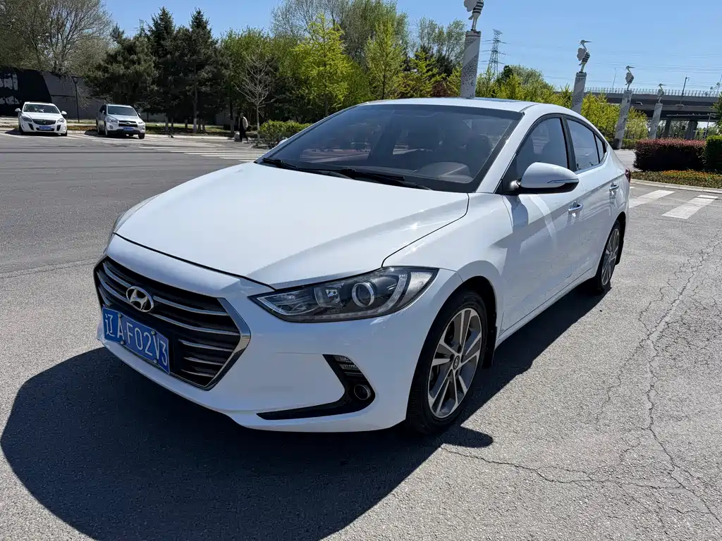 Hyundai Elantra 2018 — фото 2