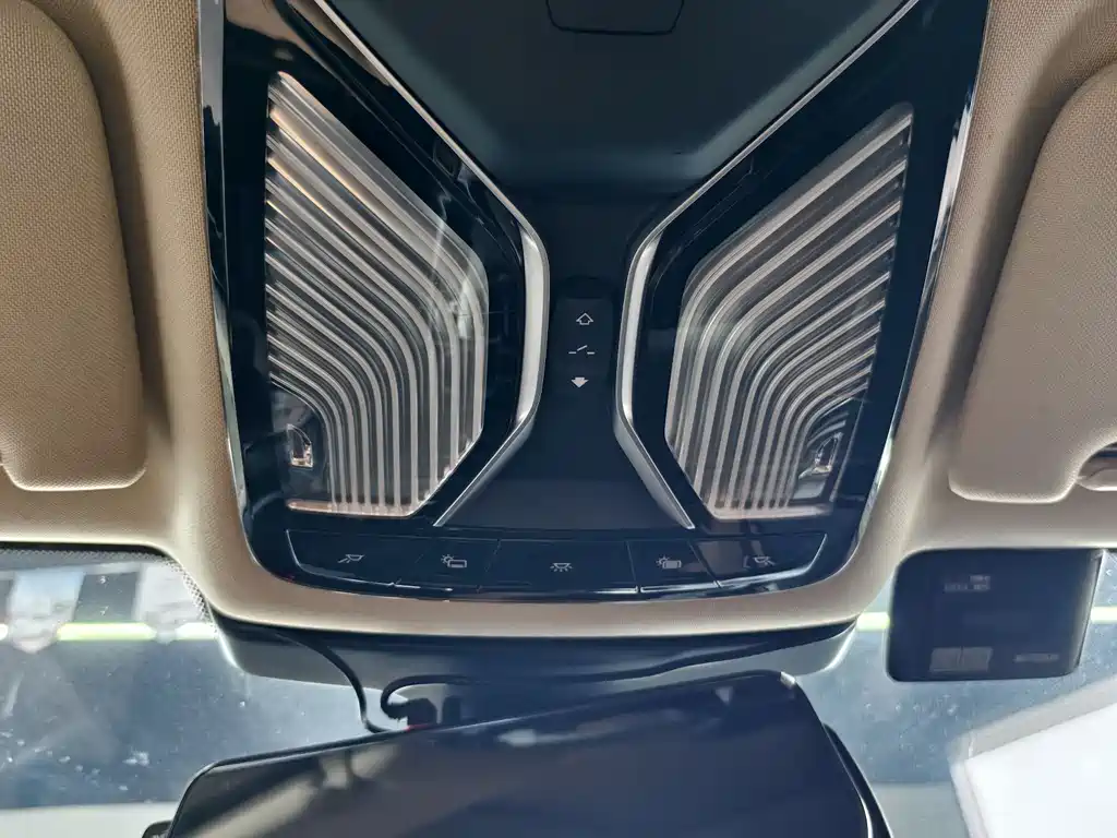 BMW 7 Series 2018 — фото 21