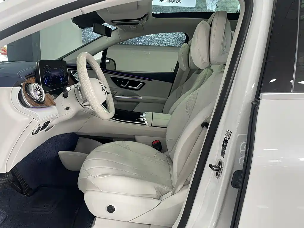 Mercedes-Benz EQE SUV 2023 — фото 15