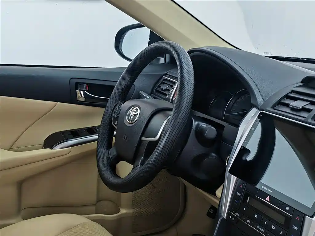Toyota Camry 2015 — фото 22