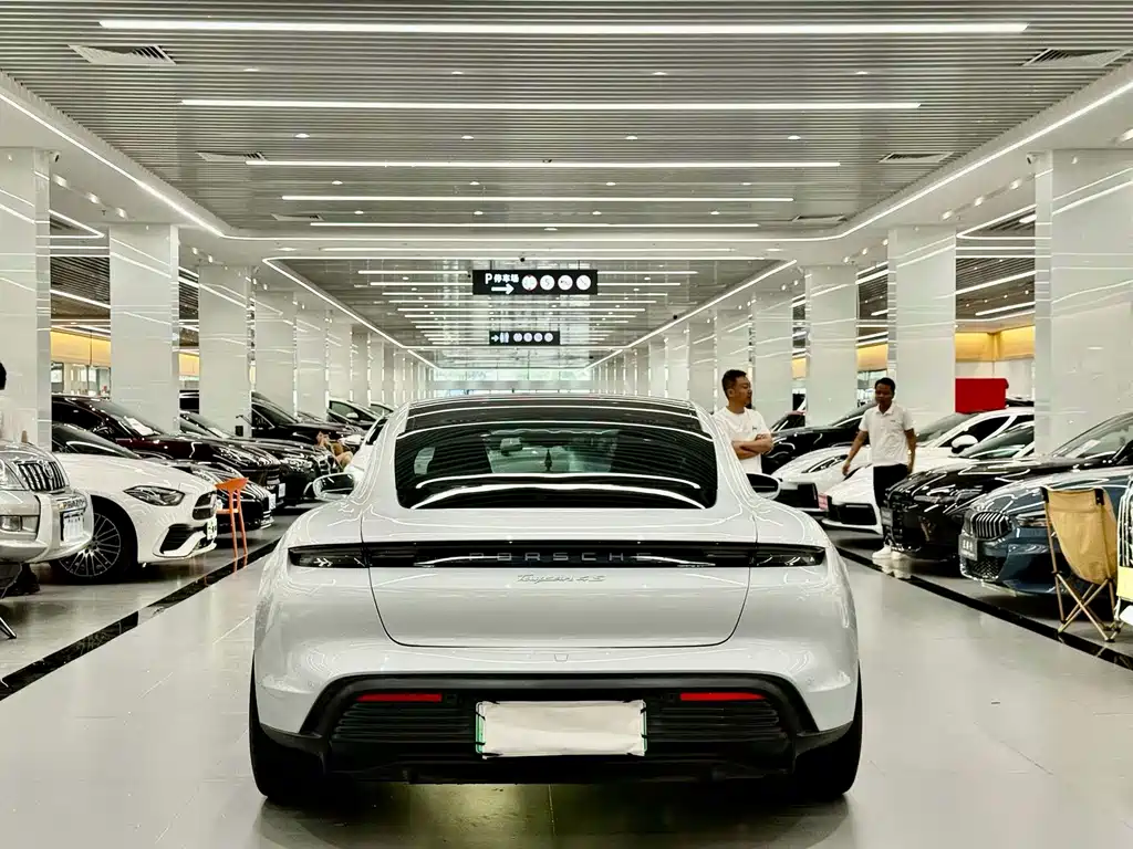 Porsche Taycan 2021 — фото 8