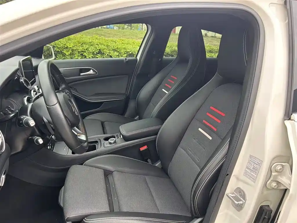 Mercedes-Benz A-Class 2017 — фото 13