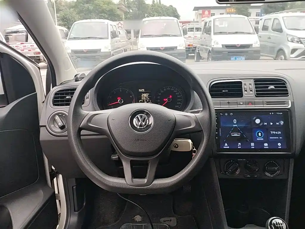 Volkswagen Polo 2018 — фото 11