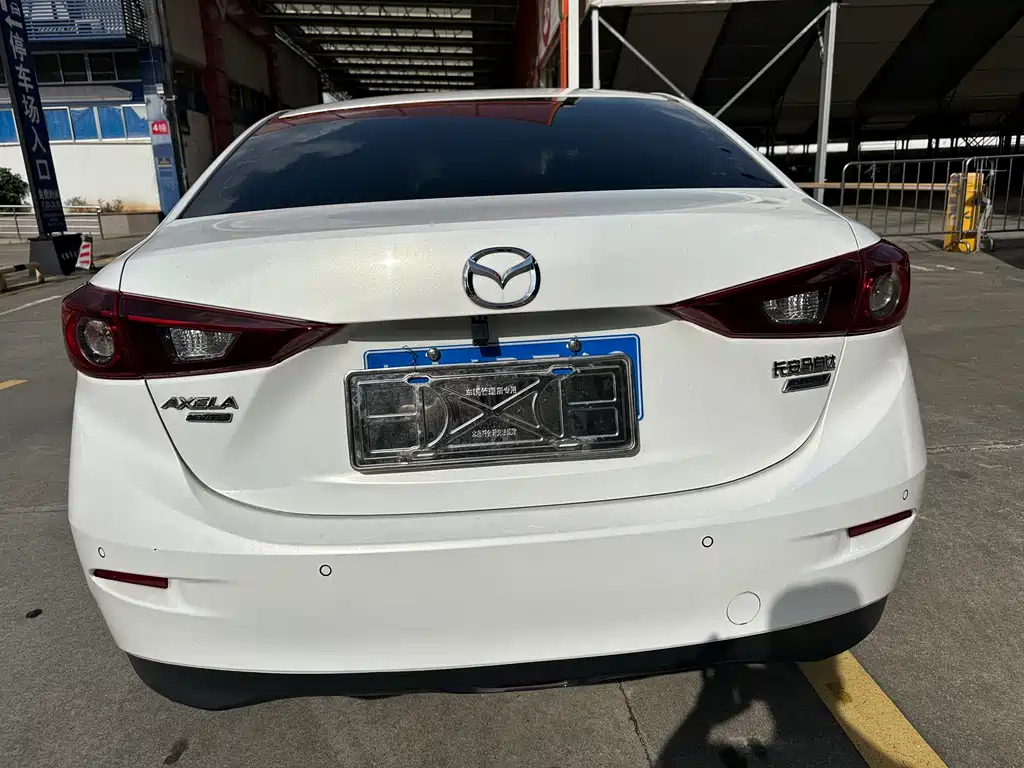 Mazda 3 Axela 2018 — фото 8