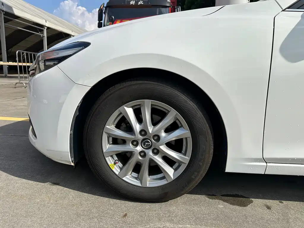 Mazda 3 Axela 2018 — фото 11