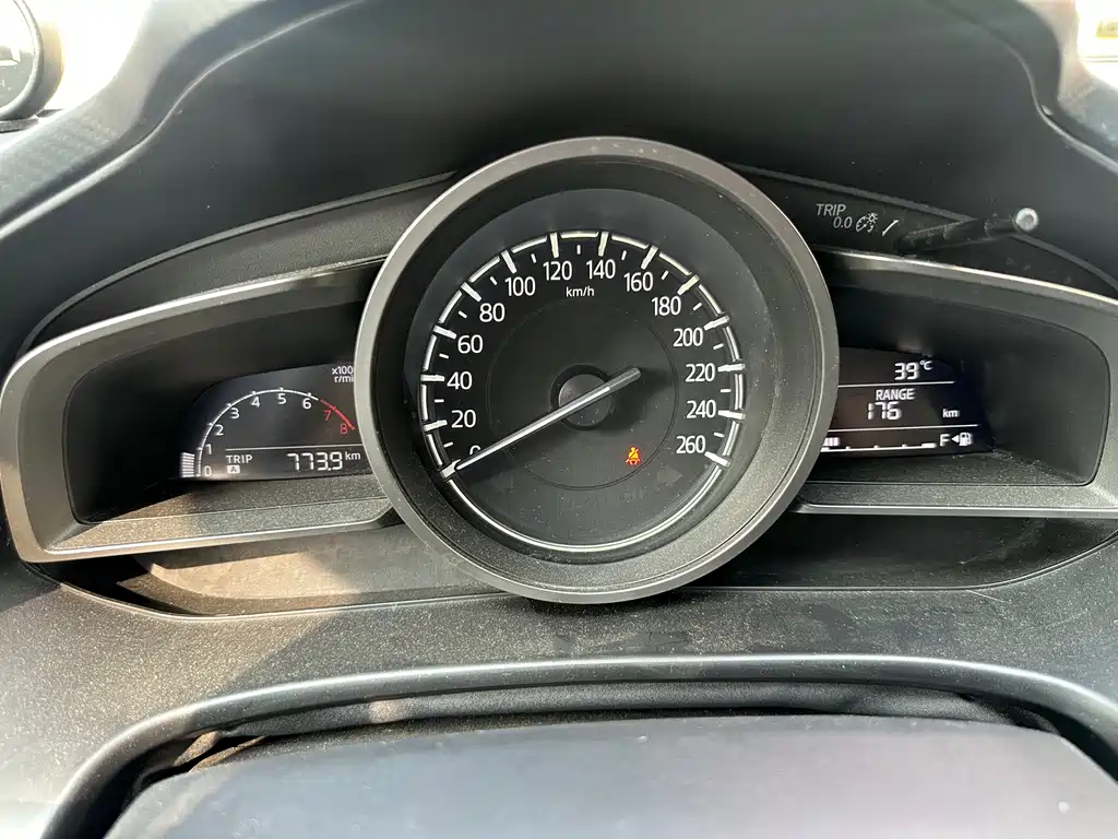 Mazda 3 Axela 2018 — фото 17