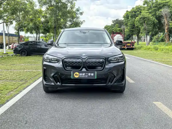 BMW iX3 2024