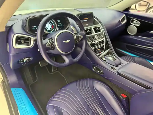 Aston Martin DB11 2019