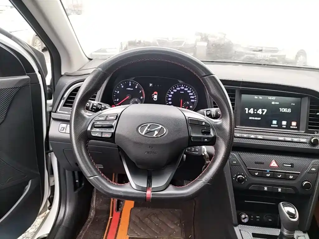 Hyundai Elantra 2017 — фото 11