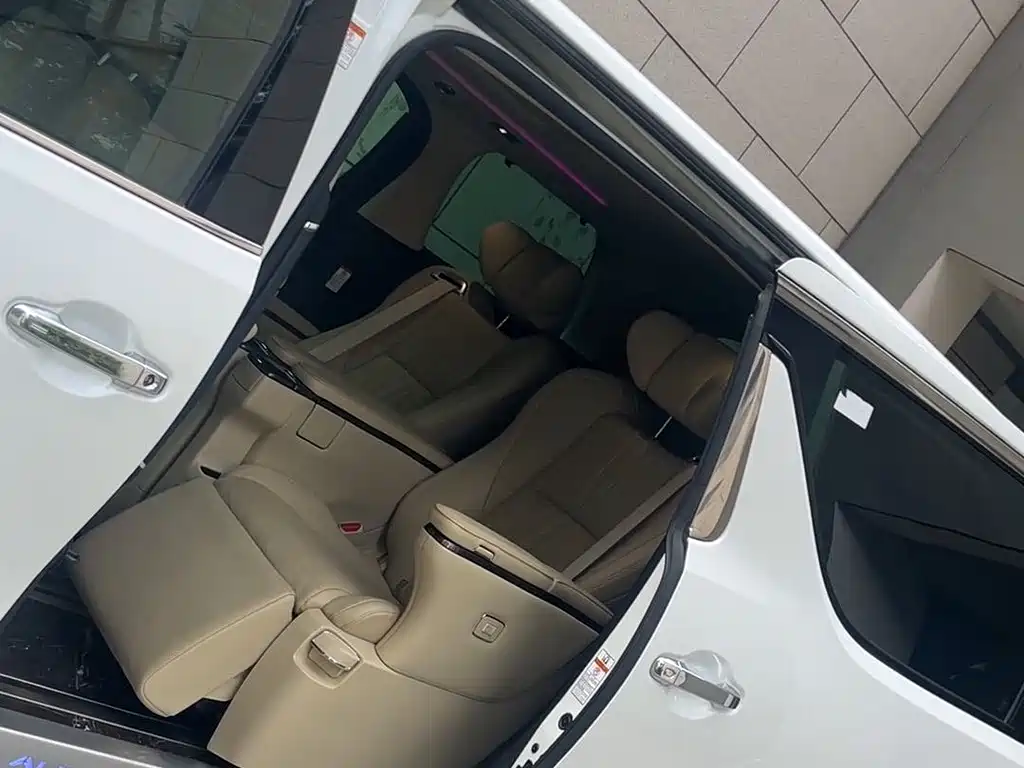 Toyota Alphard 2022 — фото 7