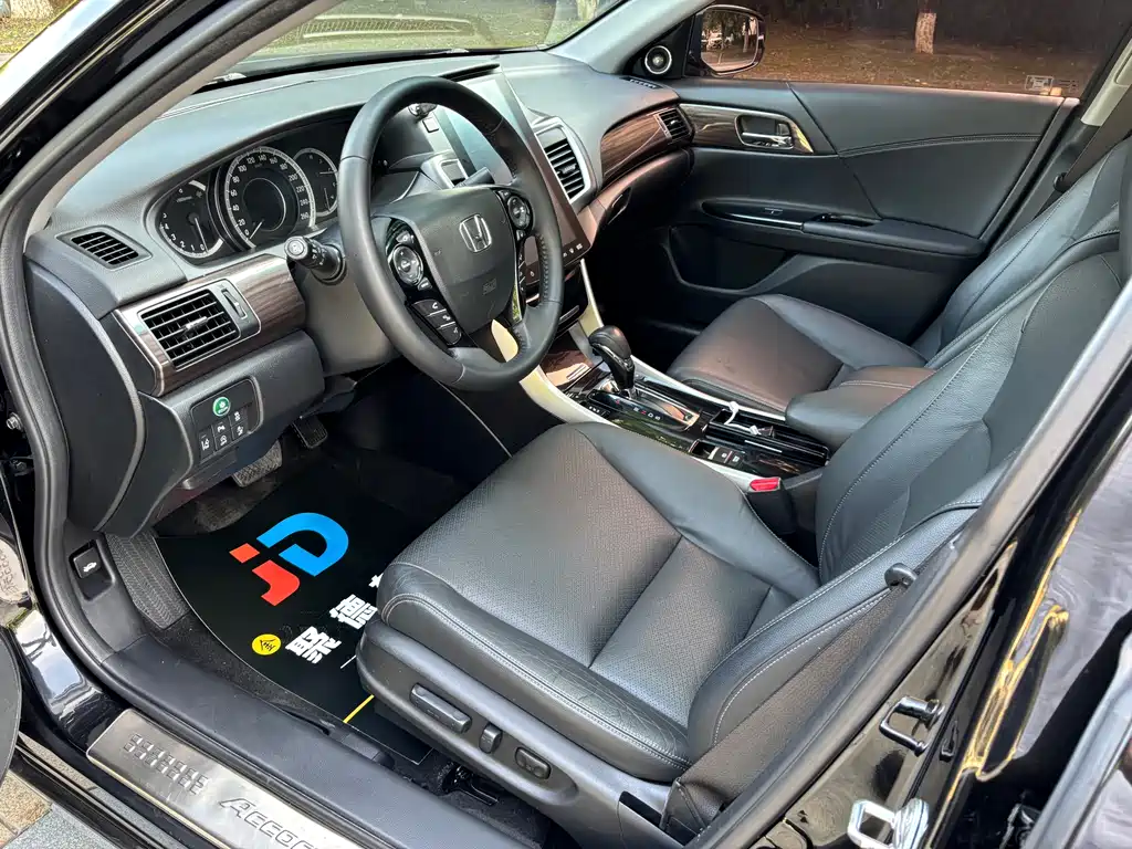 Honda Accord 2017 — фото 10