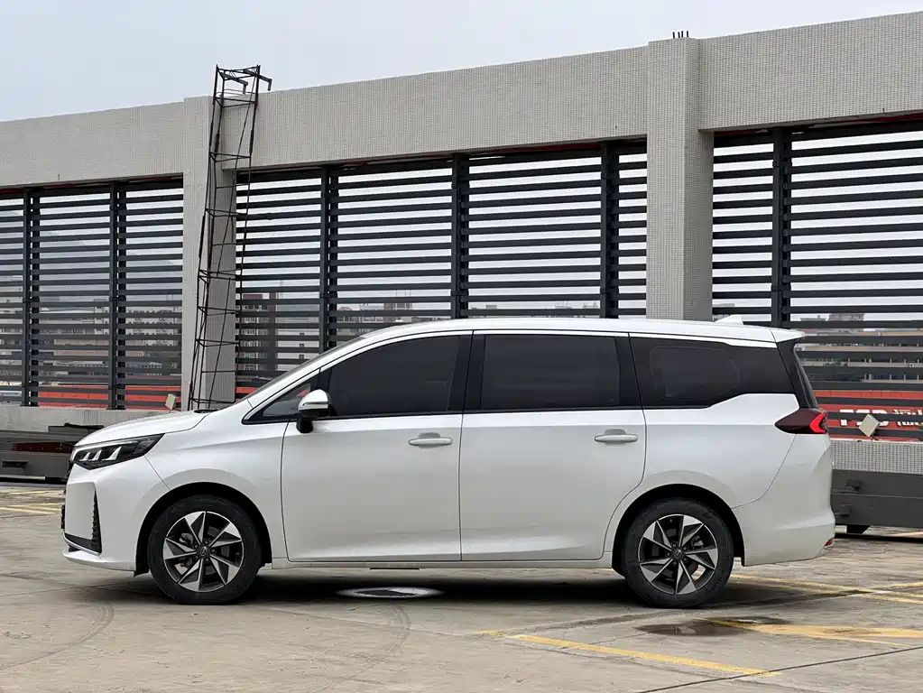 GAC Motor Trumpchi M6 2023 — фото 12