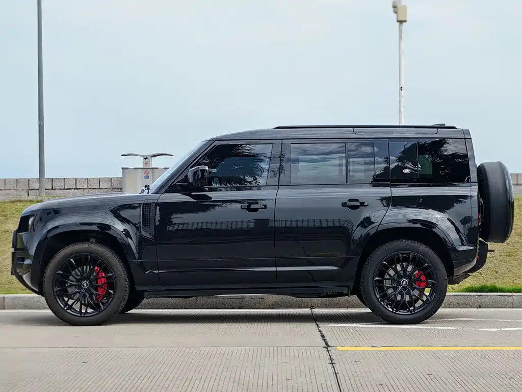 Land Rover Defender 2023 — фото 4