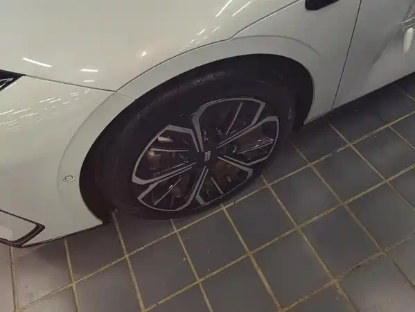 Geely Galaxy E8 2025