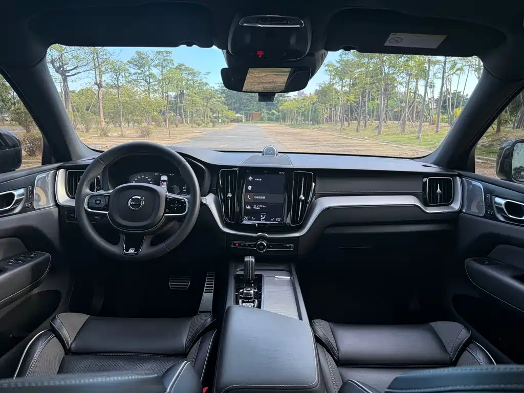 Volvo XC60 PHEV 2020 — фото 18