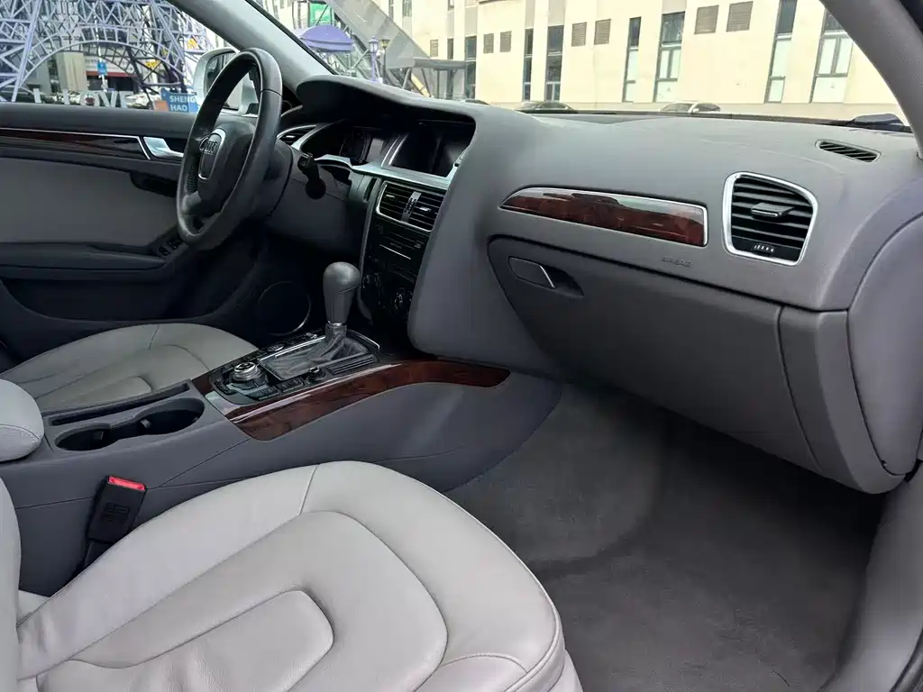 Audi A4L 2011