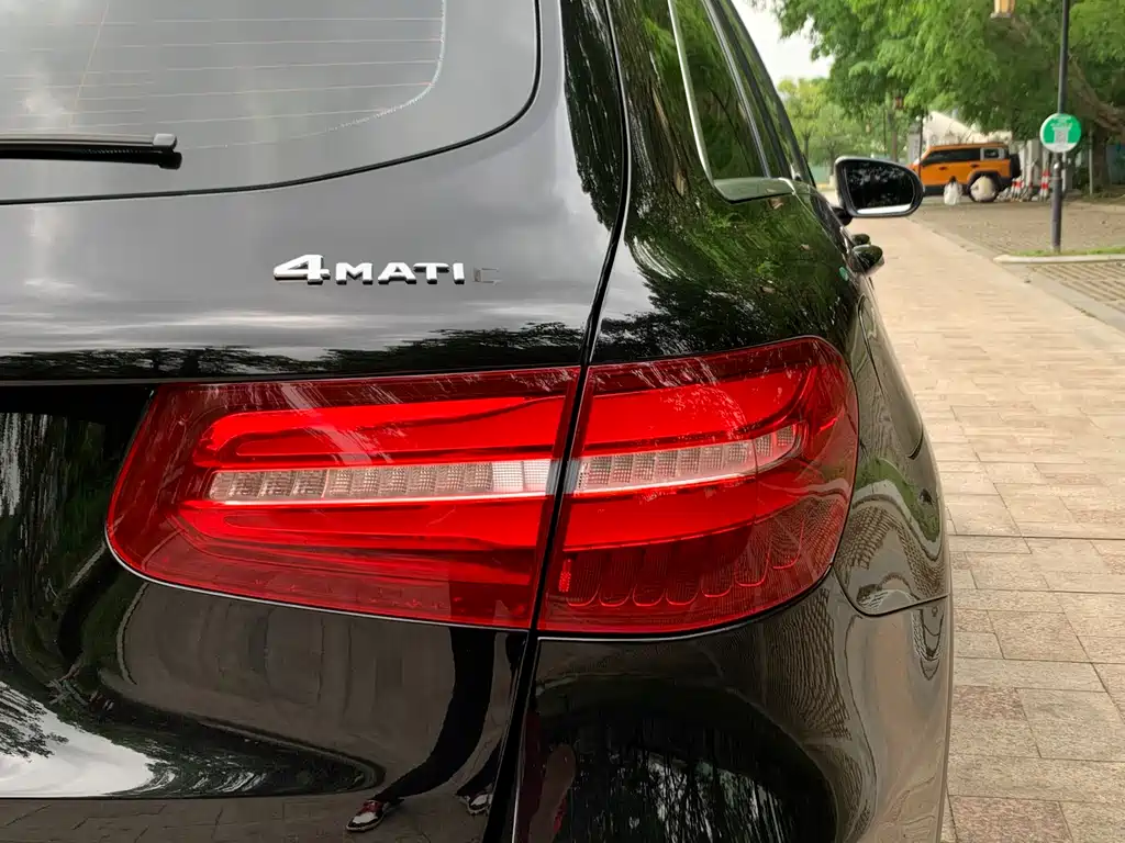 Mercedes-Benz GLC 2017 — фото 13