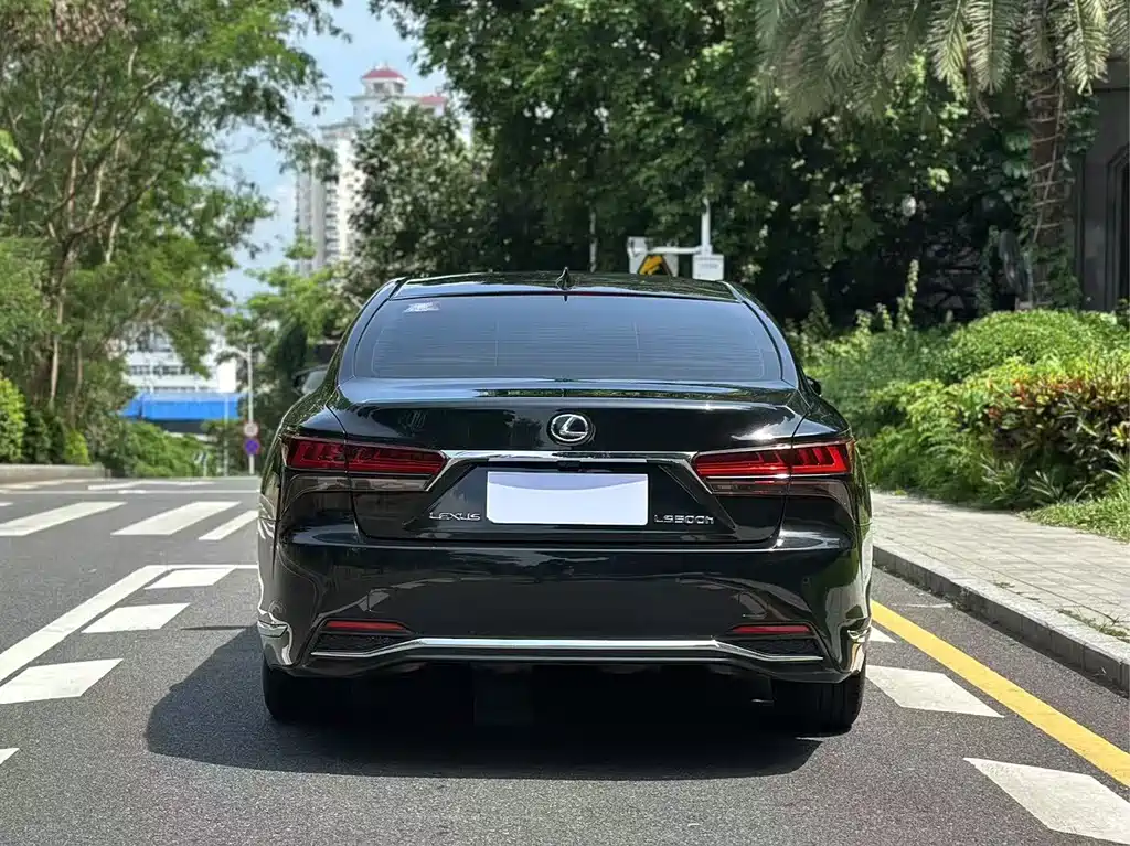 Lexus LS 2021 — фото 16