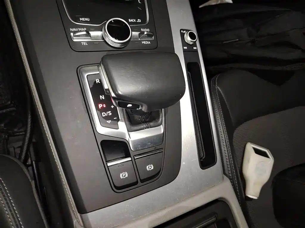 Audi Q5L 2019 — фото 14