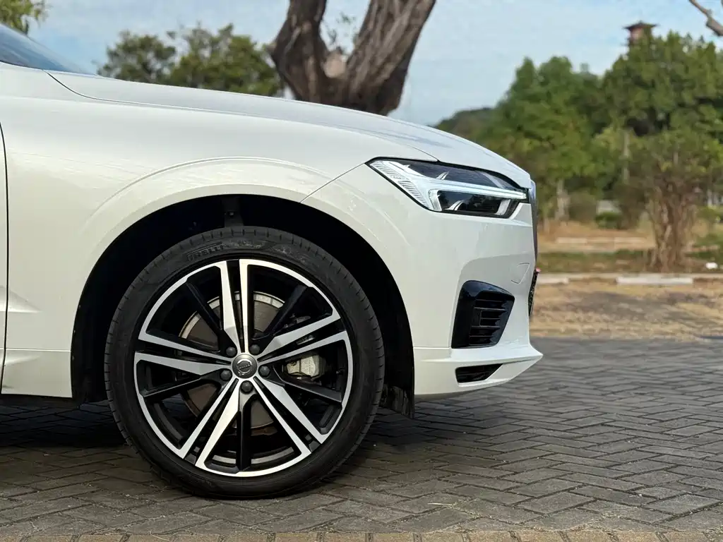 Volvo XC60 PHEV 2020 — фото 8
