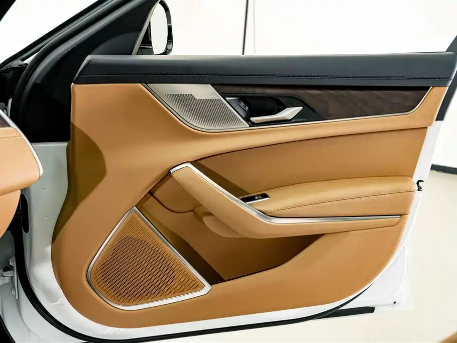 Jaguar XFL 2025 — фото 16