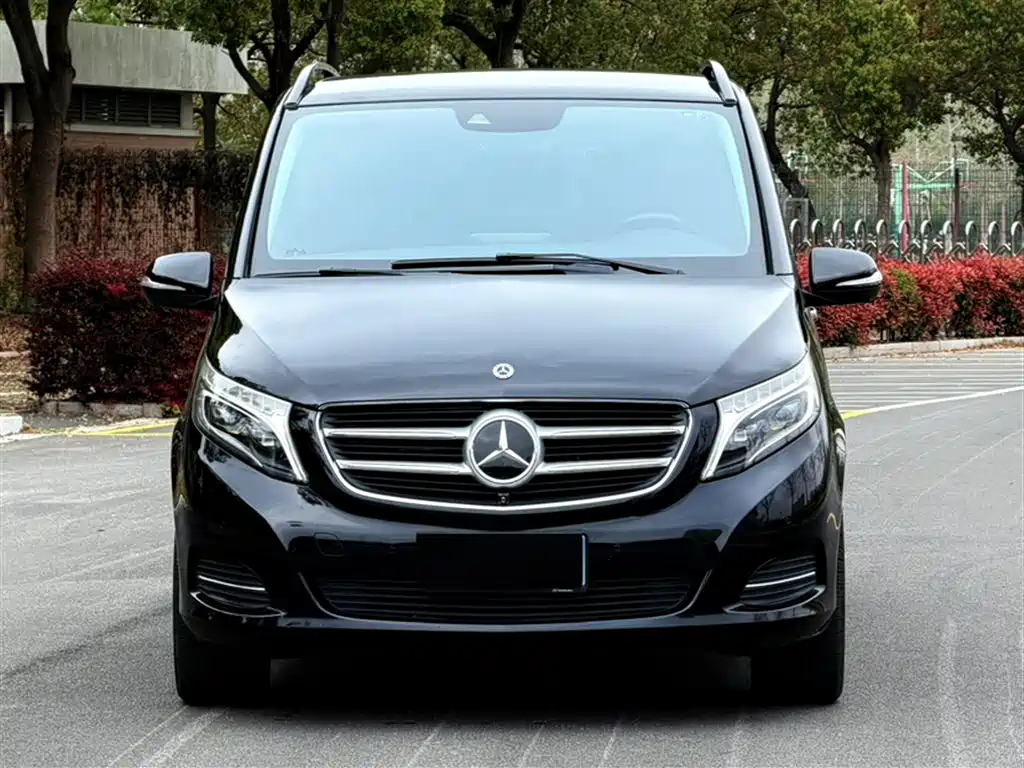 Mercedes-Benz V-Class 2020 — фото 24
