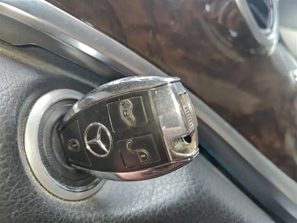 Mercedes-Benz V-Class 2020 — фото 14